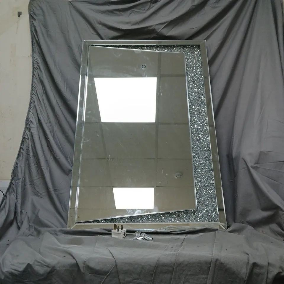 LARGE MIRROR WITH DIAMOND DETAIL WITH PLUG