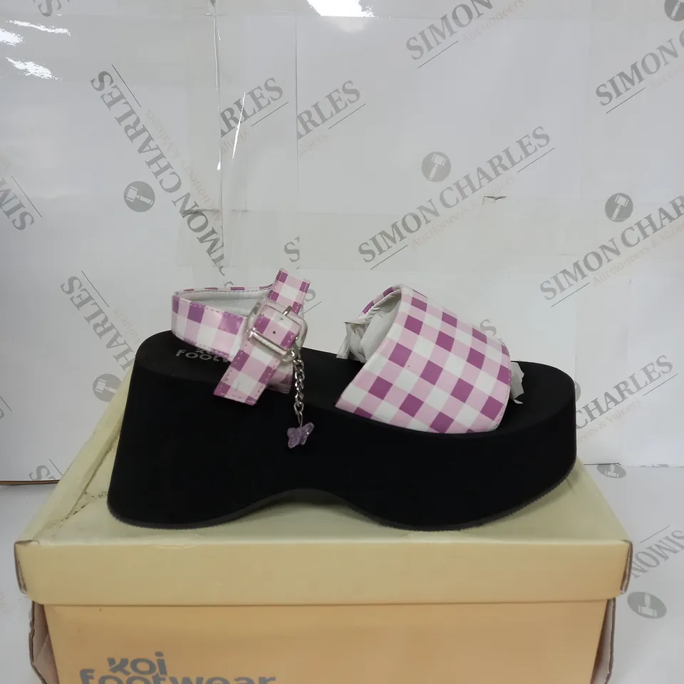 BOXED KOI FOOTWEAR FLYING WHISPERS PURPLE PLAID BUTTERFLY SANDALS SIZE 6