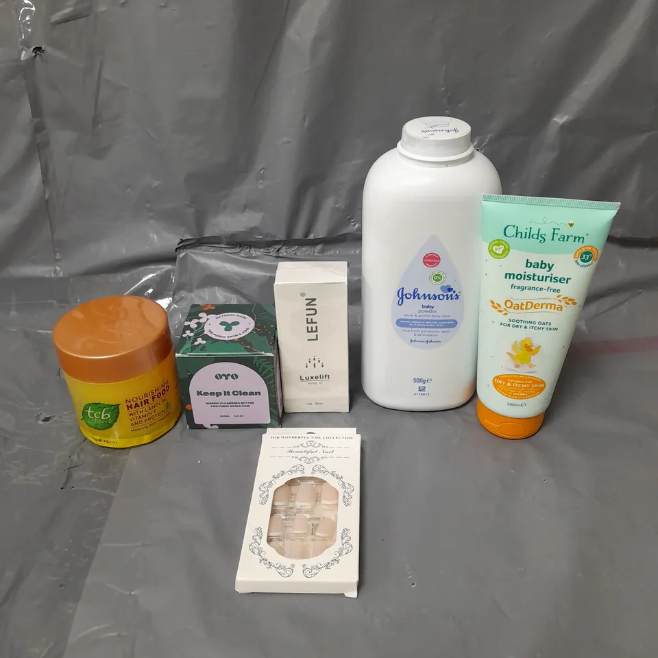 APPROXIMATELY 20 ASSORTED COSMETICS PRODUCTS TO INCLUDE - CHILD'S FARM BABY MOISTURISER, JOHNSON'S BABY POWDER AND LEFUN LUXELIFT