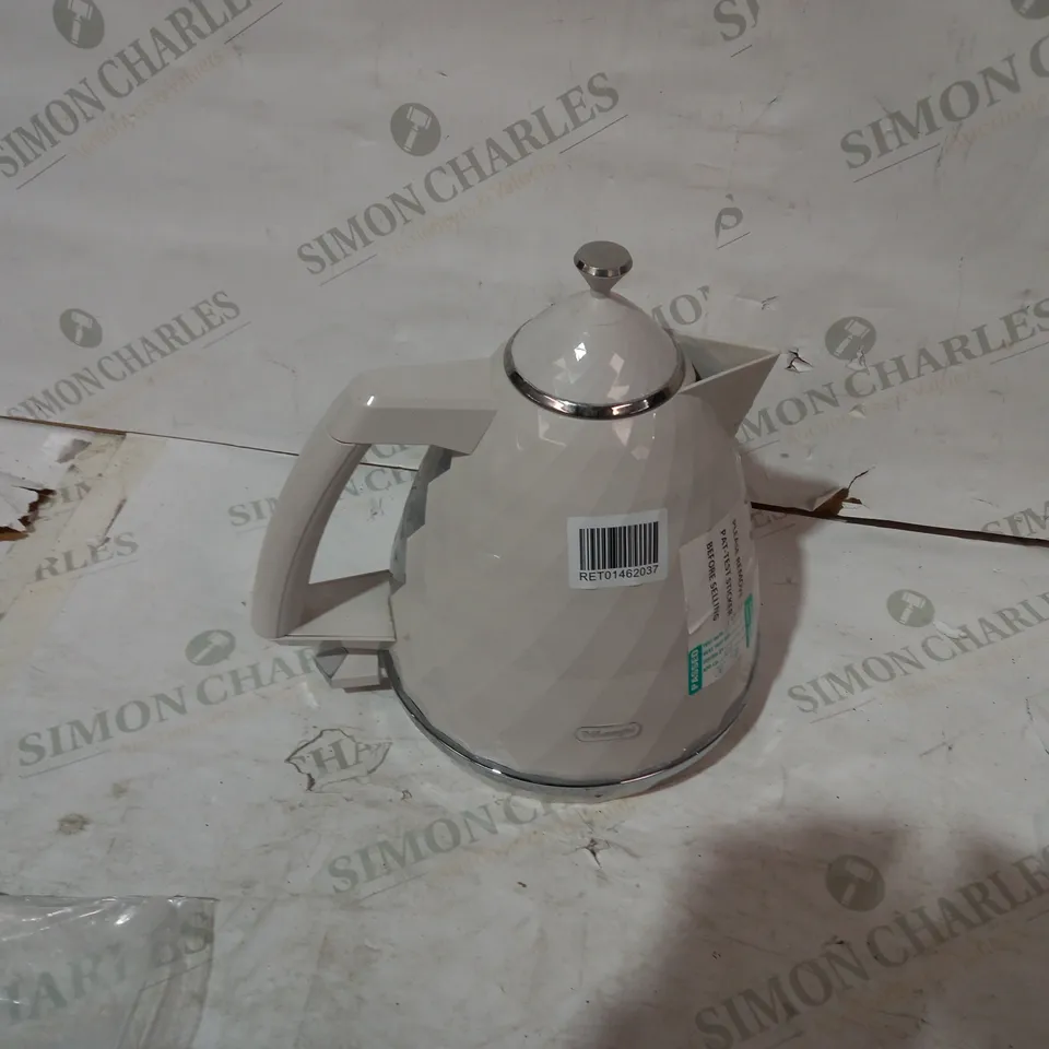 DELONGHI WHITE KETTLE