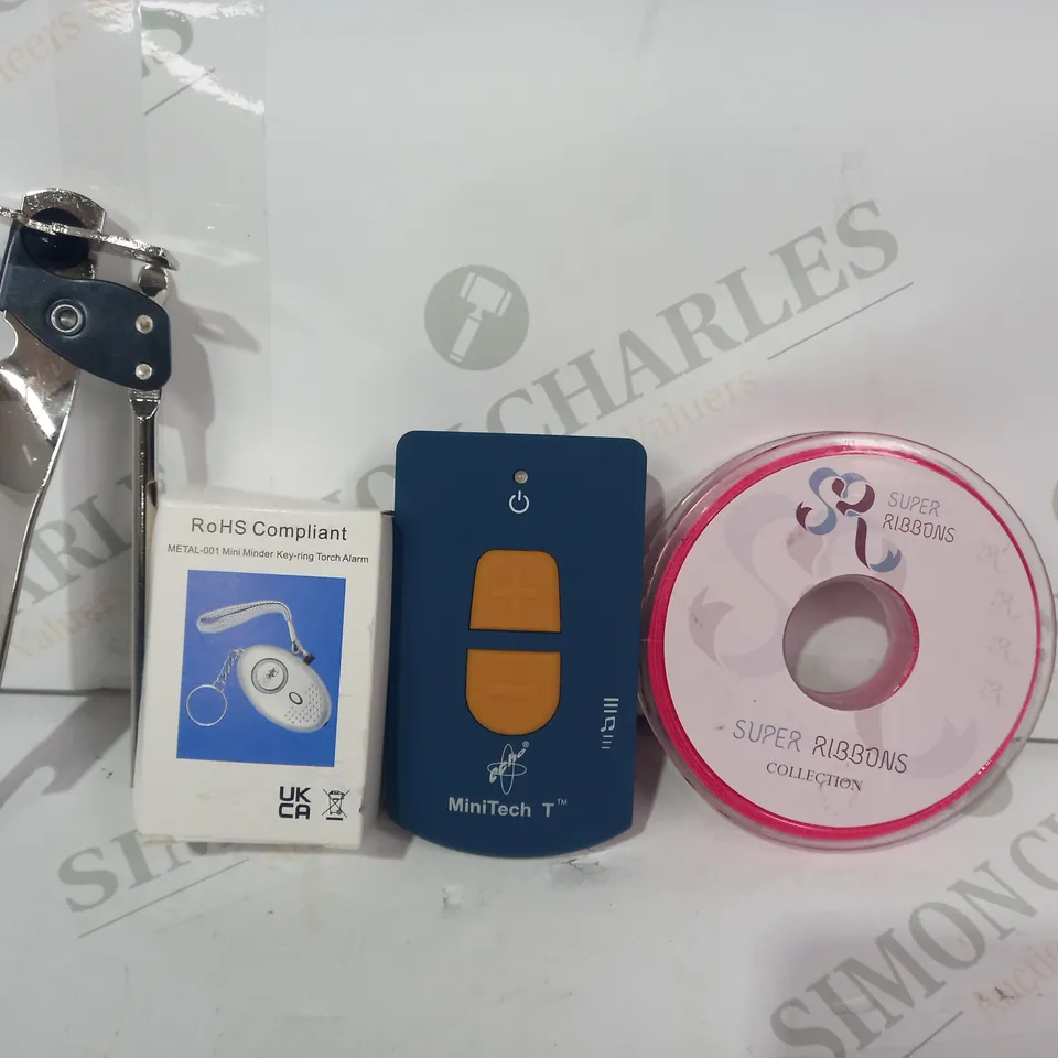 LOT OF APPROXIMATELY 10 ASSORTED HOUSEHOLD ITEMS TO INCLUDE DECORATIVE RIBBON, CAN OPENER, KEYRING TORCH ALARM, ETC