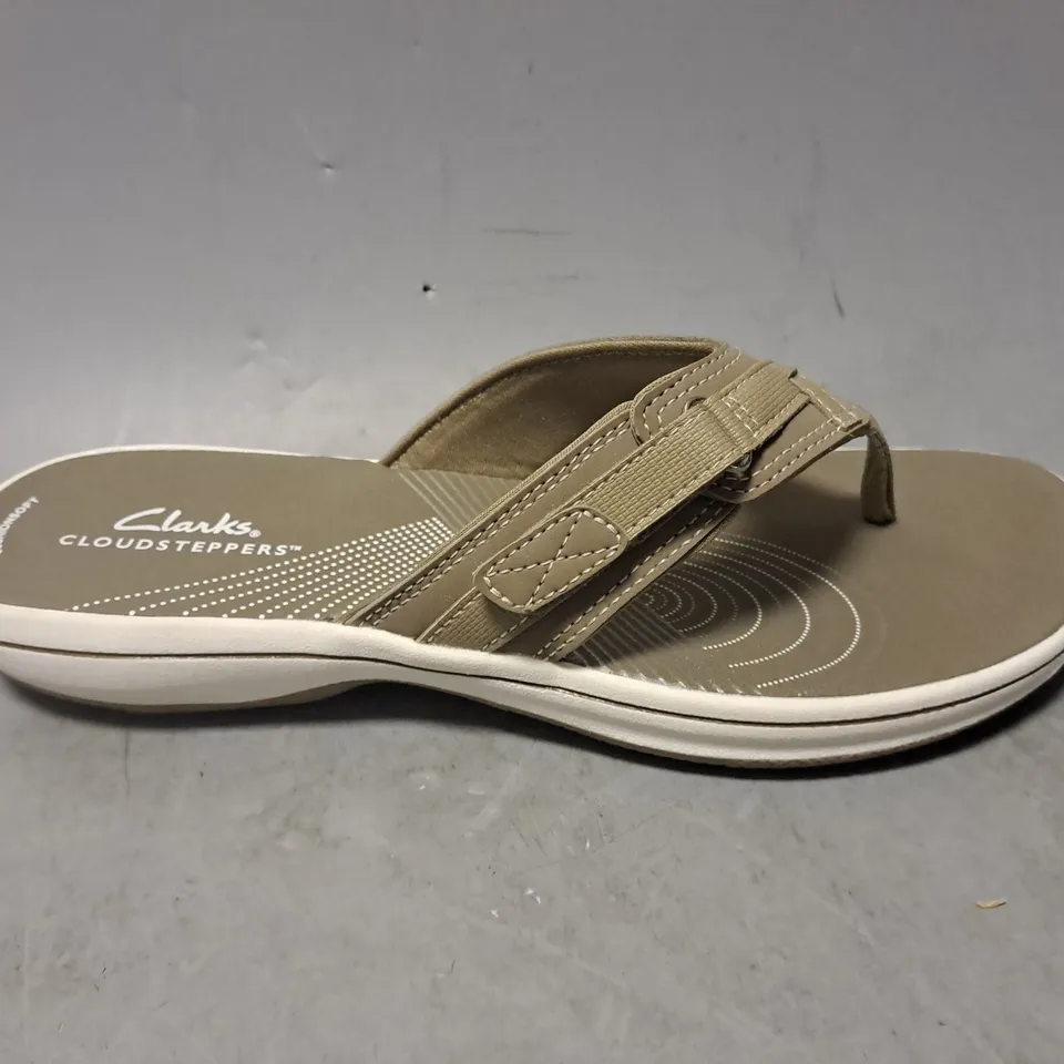 CLARKS CLOUD STEPPERS SANDALS - UK 5 1/2