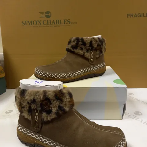 EARTH ORIGINS EMMALYN SUEDE HOUSE BOOTIE SLIPPER SIZE 6