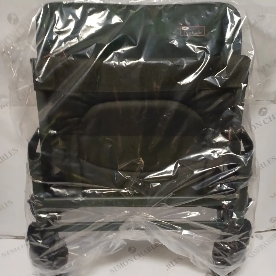 BOXED NOMADIC CHAIR IN DARK GREEN W. CAMO PATTERN