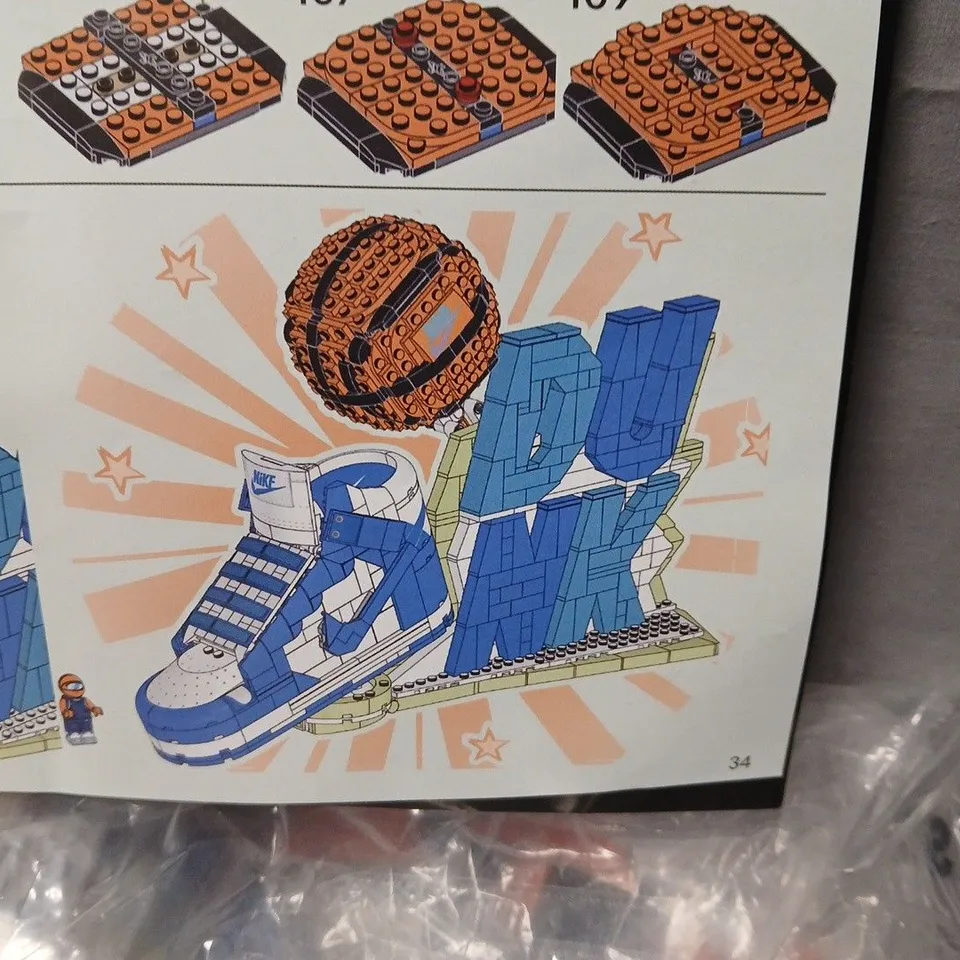 DUNK SNEAKER THEMED CONSTRUCTION SET