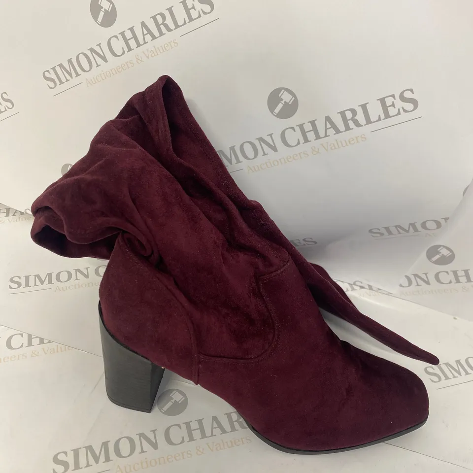 PAIR OF PURPLE BOOTS SIZE 8 