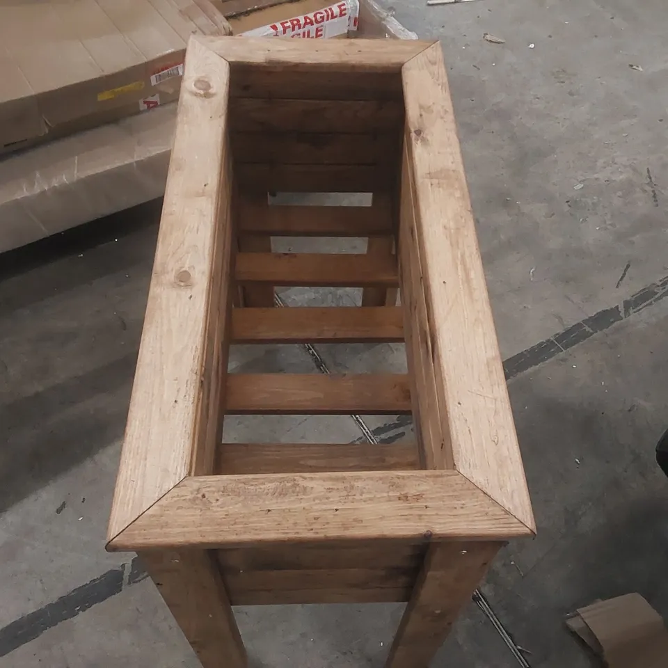 DESIGNER LARGE WOODEN WILTSHIRE PLANTER