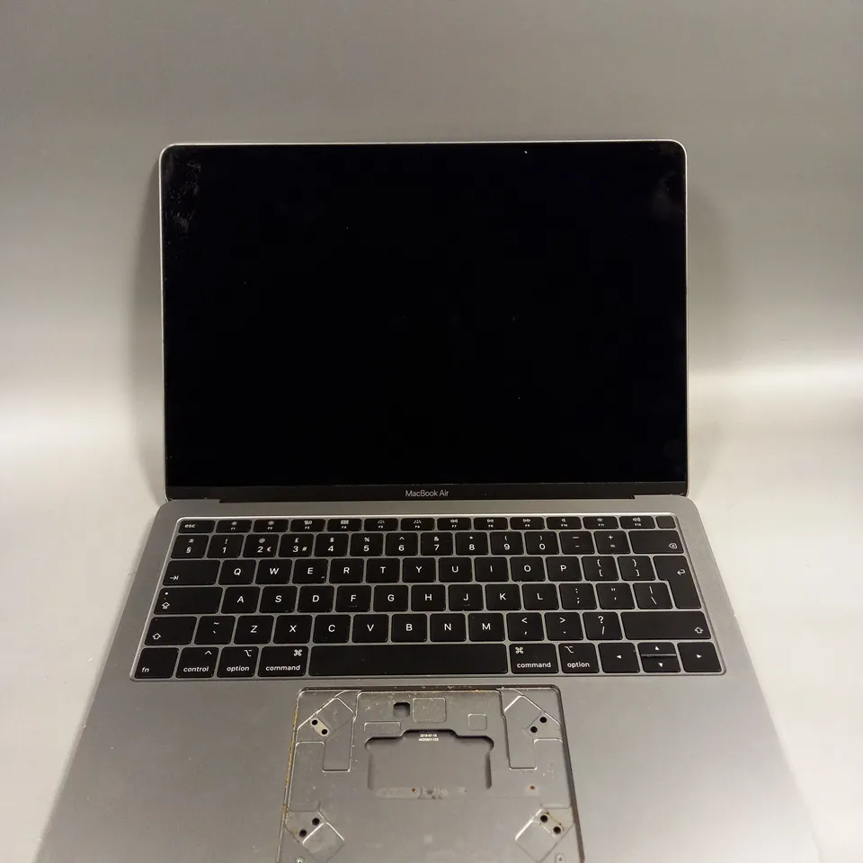 APPLE MACBOOK AIR - A1932