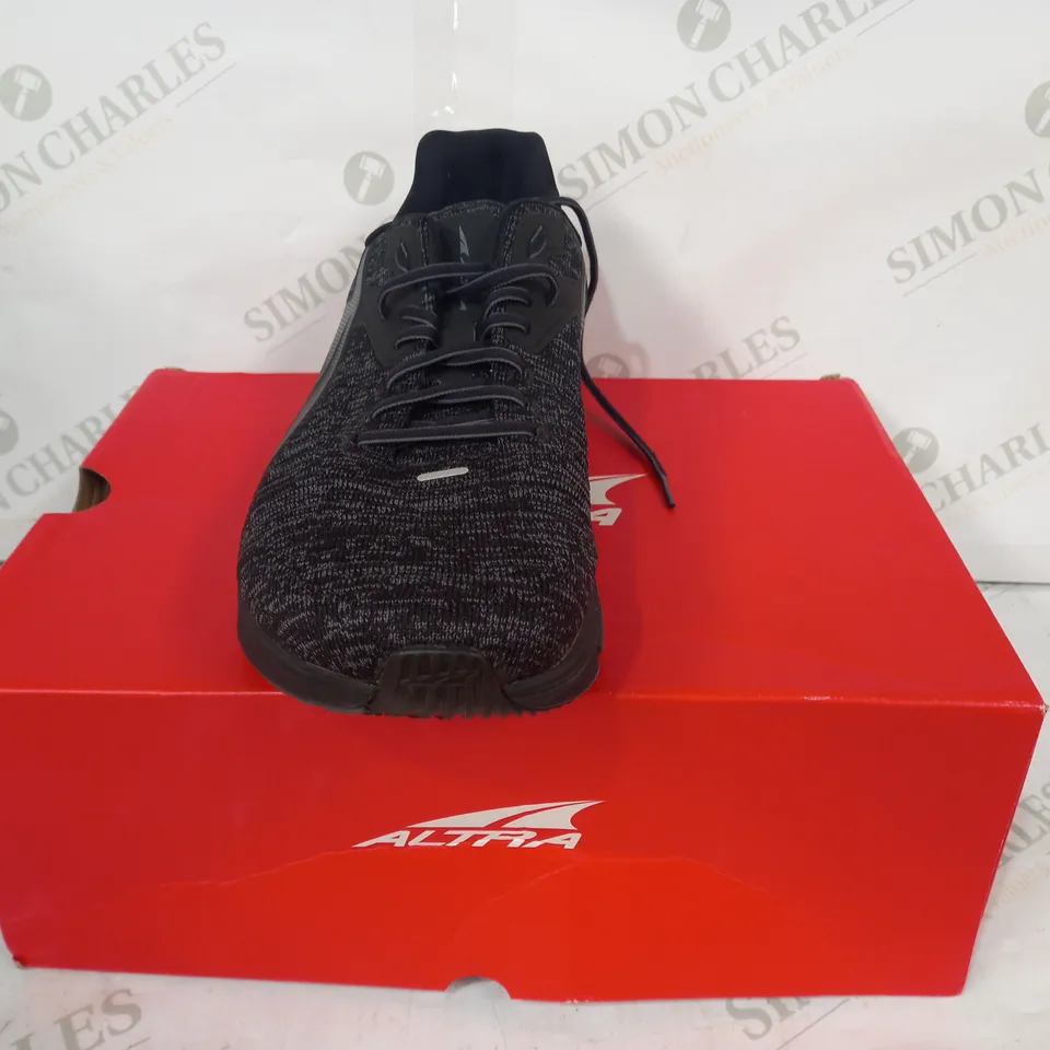 BOXED PAIR OF ALTRA TRAINERS IN DARK GREY UK SIZE 9.5