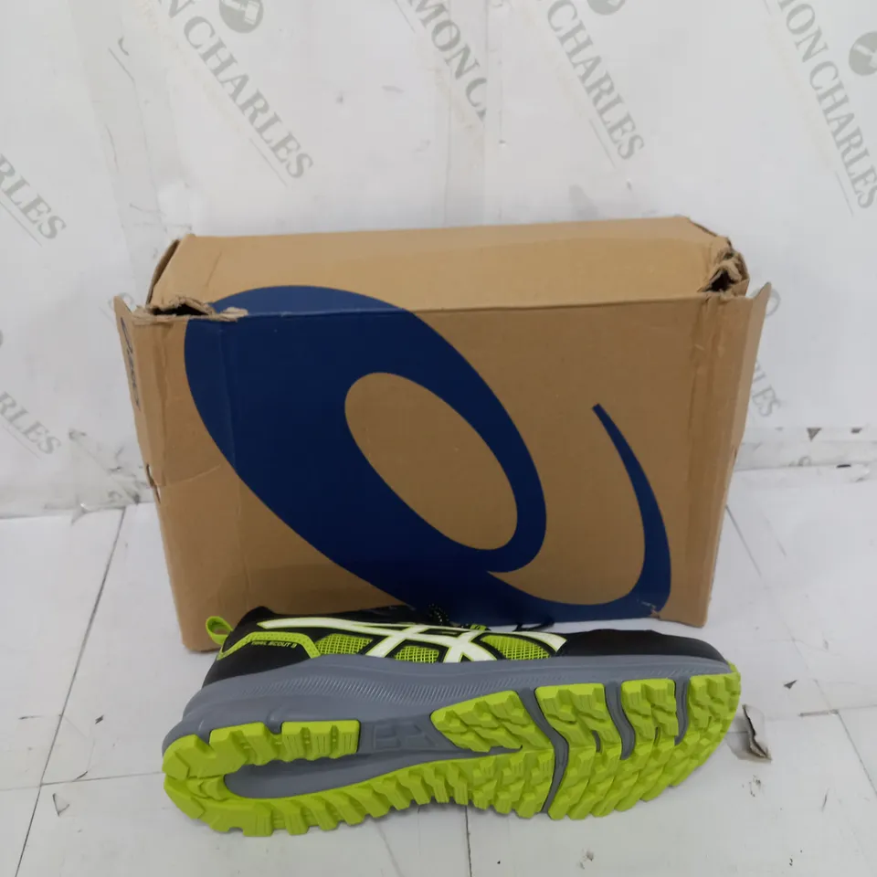 BOXED PAIR OF OASICS TRAIL SCOUT 3 UK 8 1/2 