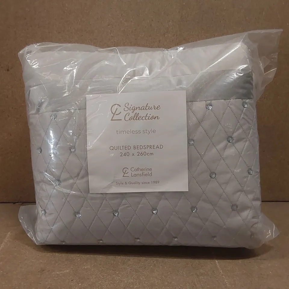 BAGGED CATHERINE LANSFIELD SIGNATURE COLLECTION TIMELESS STYLE QUILTED BEDSPREAD - 240 x 260cm