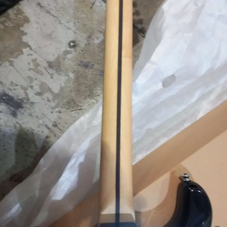 FENDER SQUIER STRATOCASTER ELECTRIC GUITAR COLLECTION ONLY