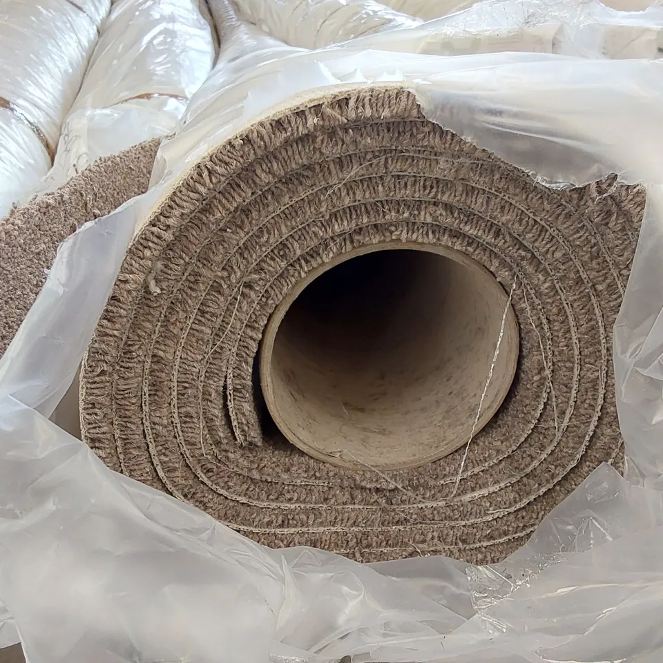 ROLL OF QUALITY HABBERLEY CLASSIC MOONSHADOW CARPET - APPROXIMATELY 3.55 x 5M