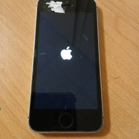 APPLE IPHONE SE – SILVER, USED, POWERS ON TO APPLE LOGO