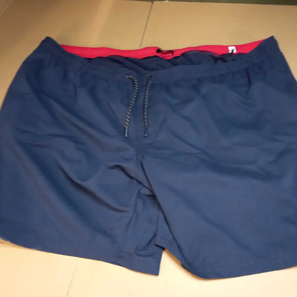 JACK & JONES +FIT SHORTS IN NAVY/RED - 54W