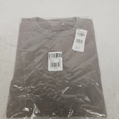 ABERCROMBIE & FITCH ESSENTIAL TEE - CLASSIC FIT, SIZE M