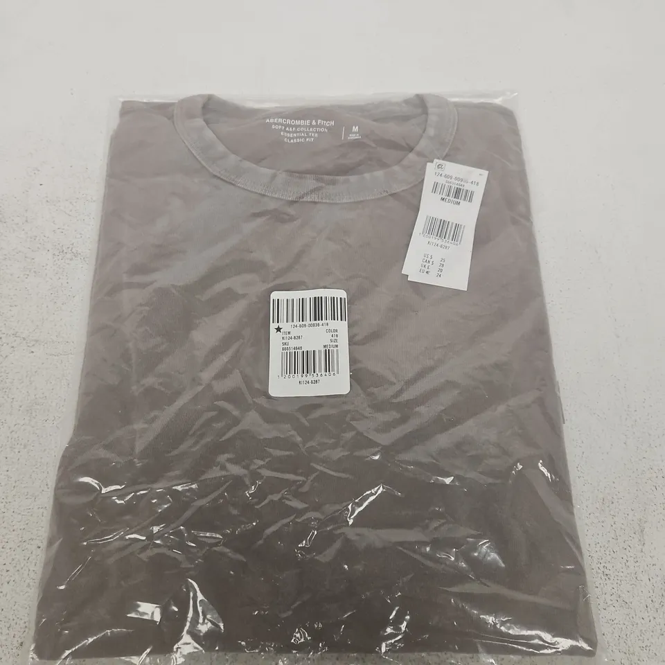 ABERCROMBIE & FITCH ESSENTIAL TEE - CLASSIC FIT, SIZE M