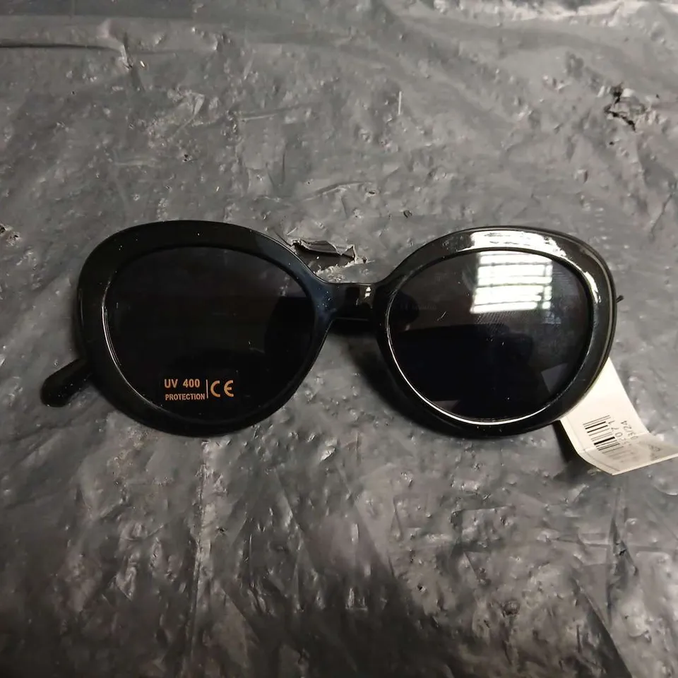 KATIE LOXTON ROUND BLACK SUNGLASSES WITH CASE
