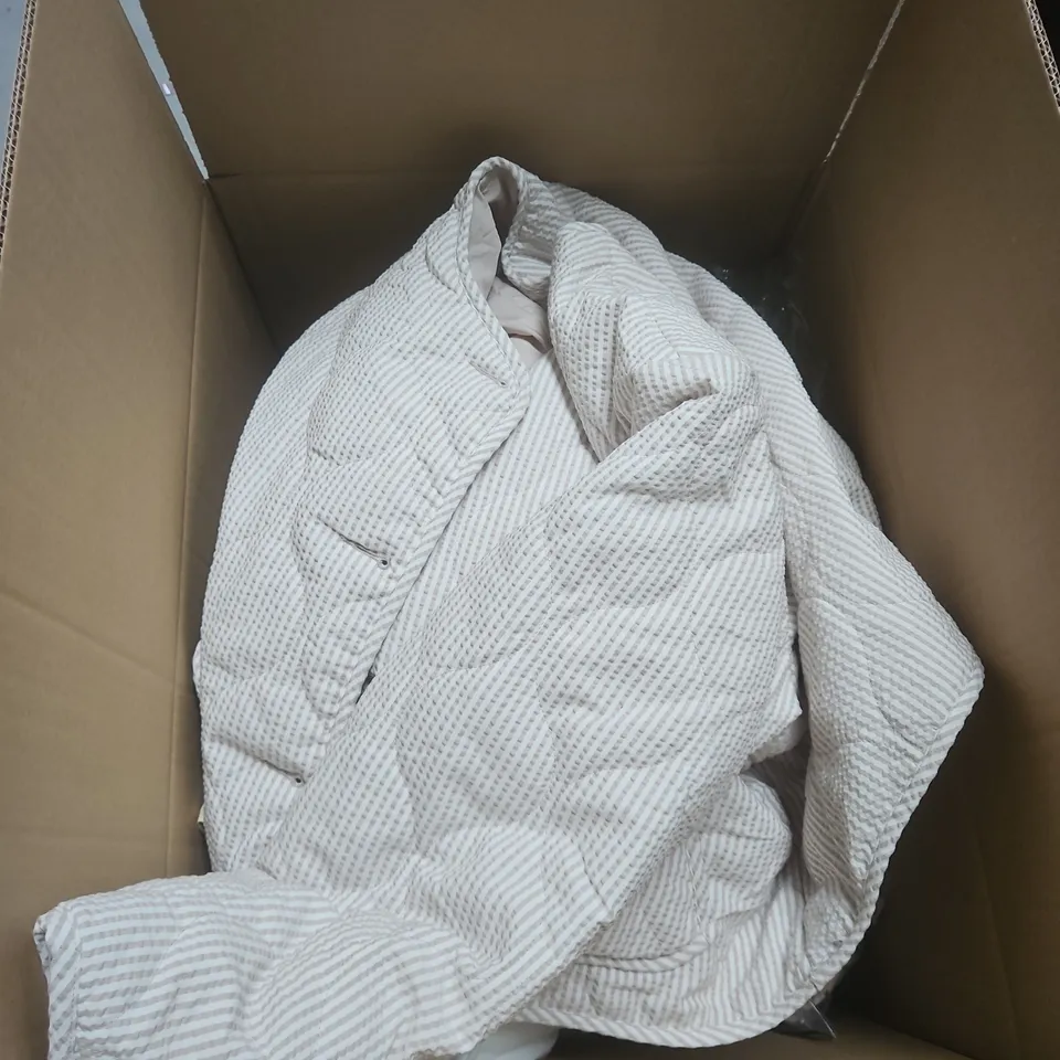 BOX F APPROXIMATELY 10 ASSORTED CLOTHING ITEMS IN VARIOUS COLOURS, SIZES AND SHAPES 