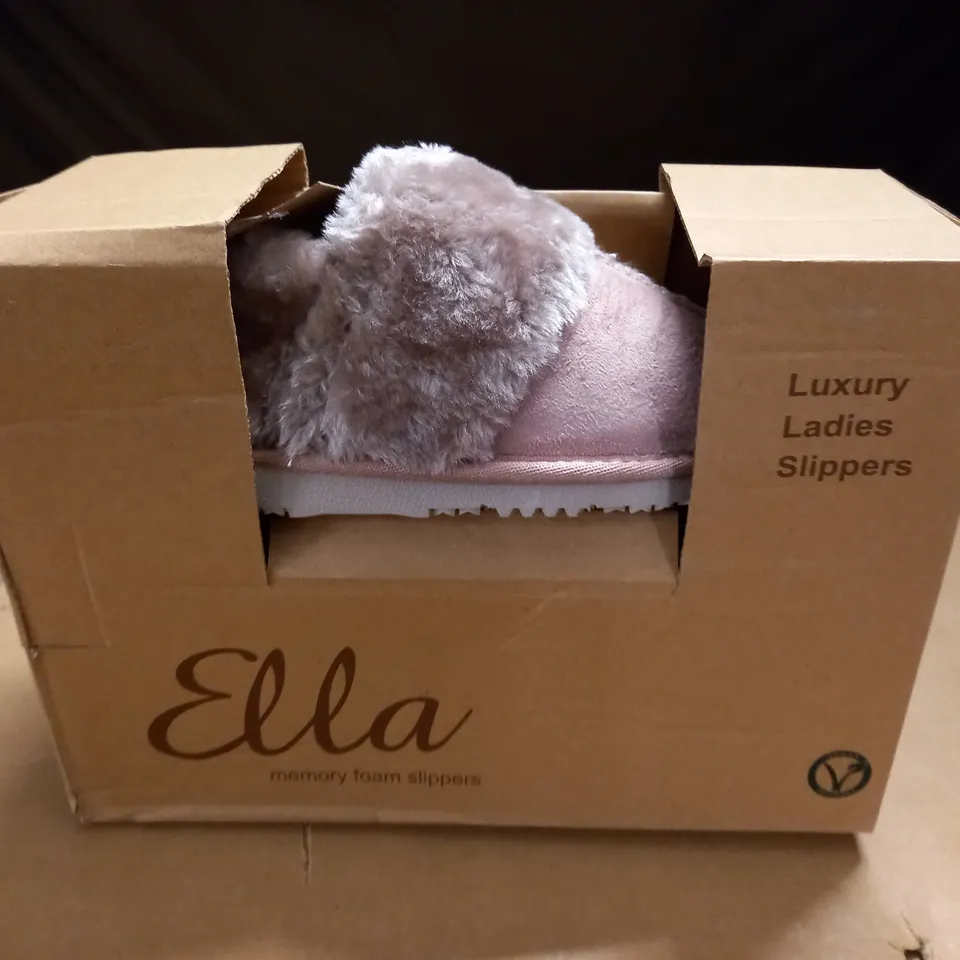 BOXED PAIR OF ELLA MEMORY FOAM SLIPPERS - 38