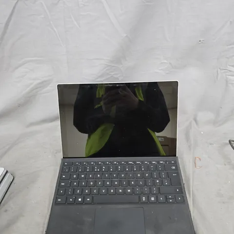 MICROSOFT SURFACE PRO TABLET WITH KEYBOARD