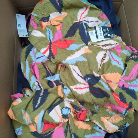 LARGE BOX OF APPROXIMATELY 25 ASSORTED CLOTHING ITEMS IN VARIOUS COLOURS, STYLES AND SIZES - COLLECTION ONLY
