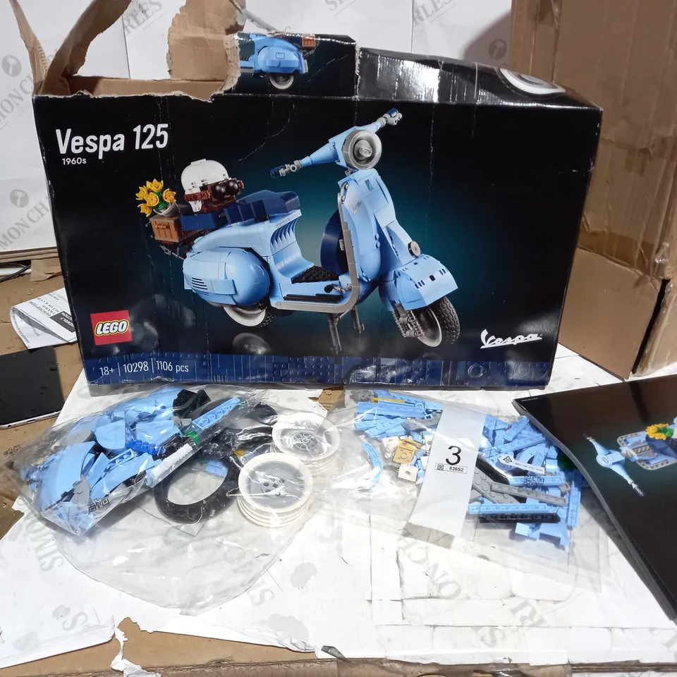 LEGO VESPA 125 SCOOTER MODEL (SET 10298) RRP £79.99