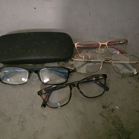 APPROXIMATELY 15 ASSORTED VISION CARE ITEMS TO INCLUDE - SUNGLASSES , CARRY CASES , EYEWEAR 