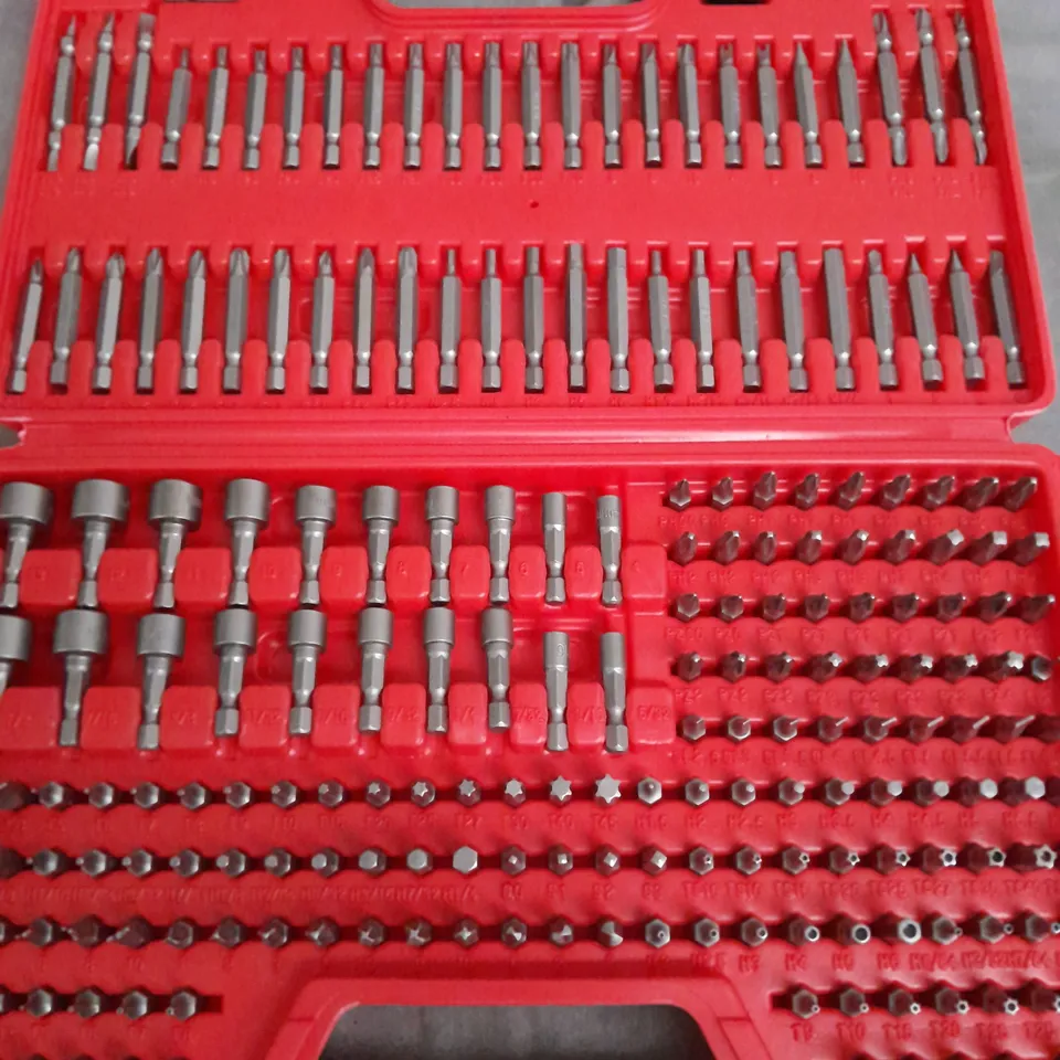 APPROX. 100 PC SCREW BIT SET 