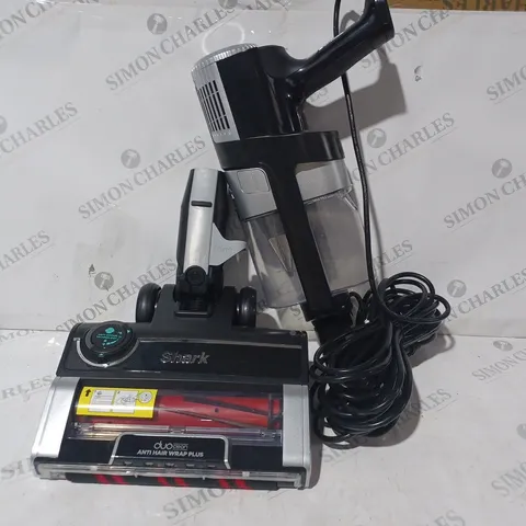 BOXED SHARK STRATOS ANTI HAIR WRAP PET PRO VACUUM CLEANER