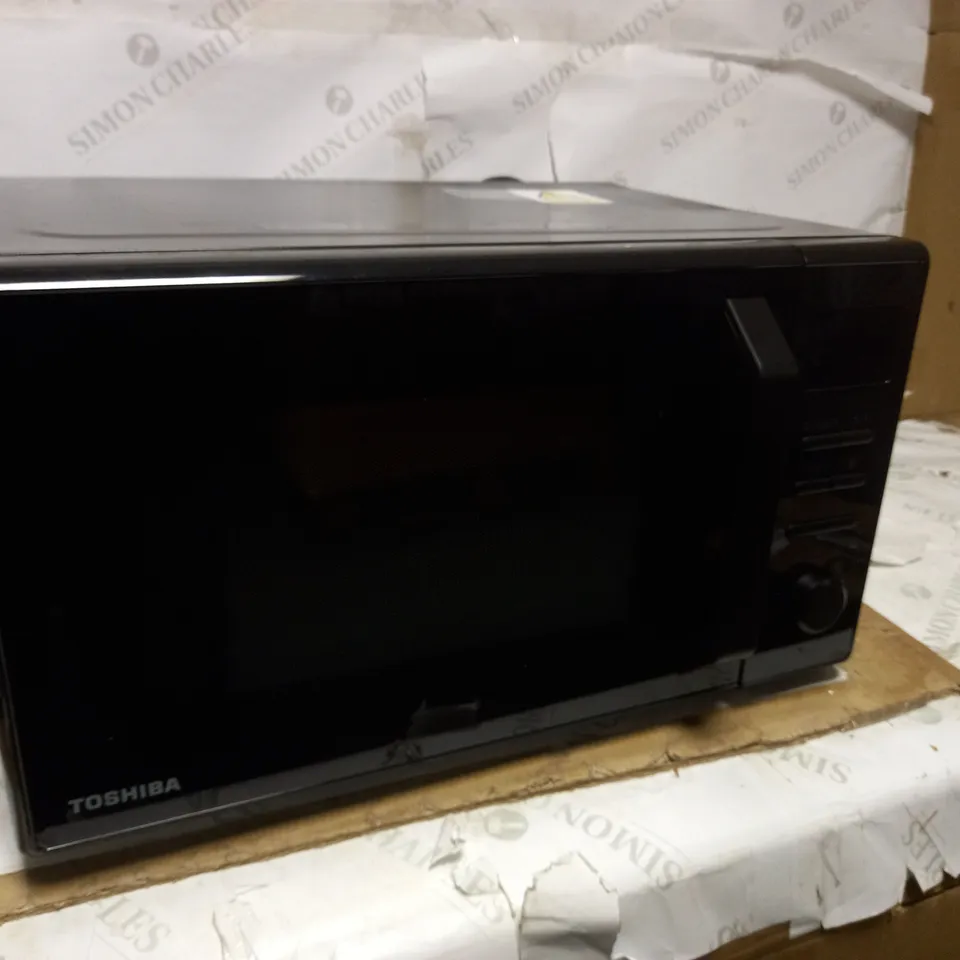 TOSHIBA 950W MICROWAVE OVEN