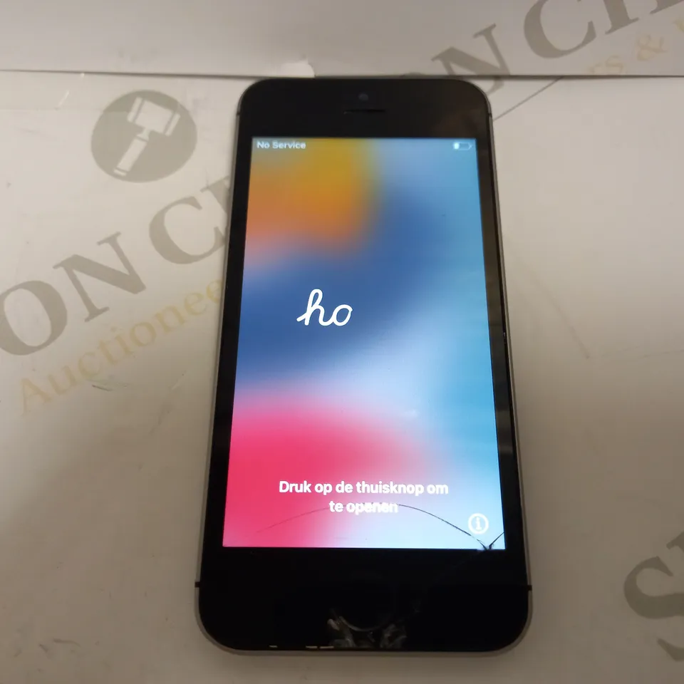 APPLE IPHONE SE (1ST GENERATION) - SILVER 