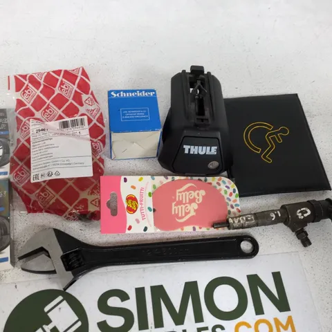 LOT OF APPROXIMATELY 20 ASSORTED AUTO AND TOOL ITEMS TO INCLUDE PAINT PENS, WRENCHES AND AIR FRESHENERS