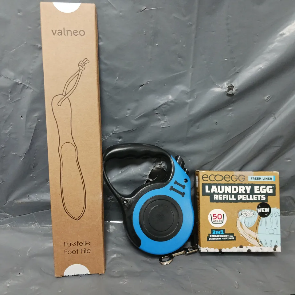 APPROXIMATELY 15 ASSORTED HOUSEHOLD ITEMS TO INCLUDE VALNEO FOOT FILE, LAUNDRY EGGS, DOG LEAD, ETC