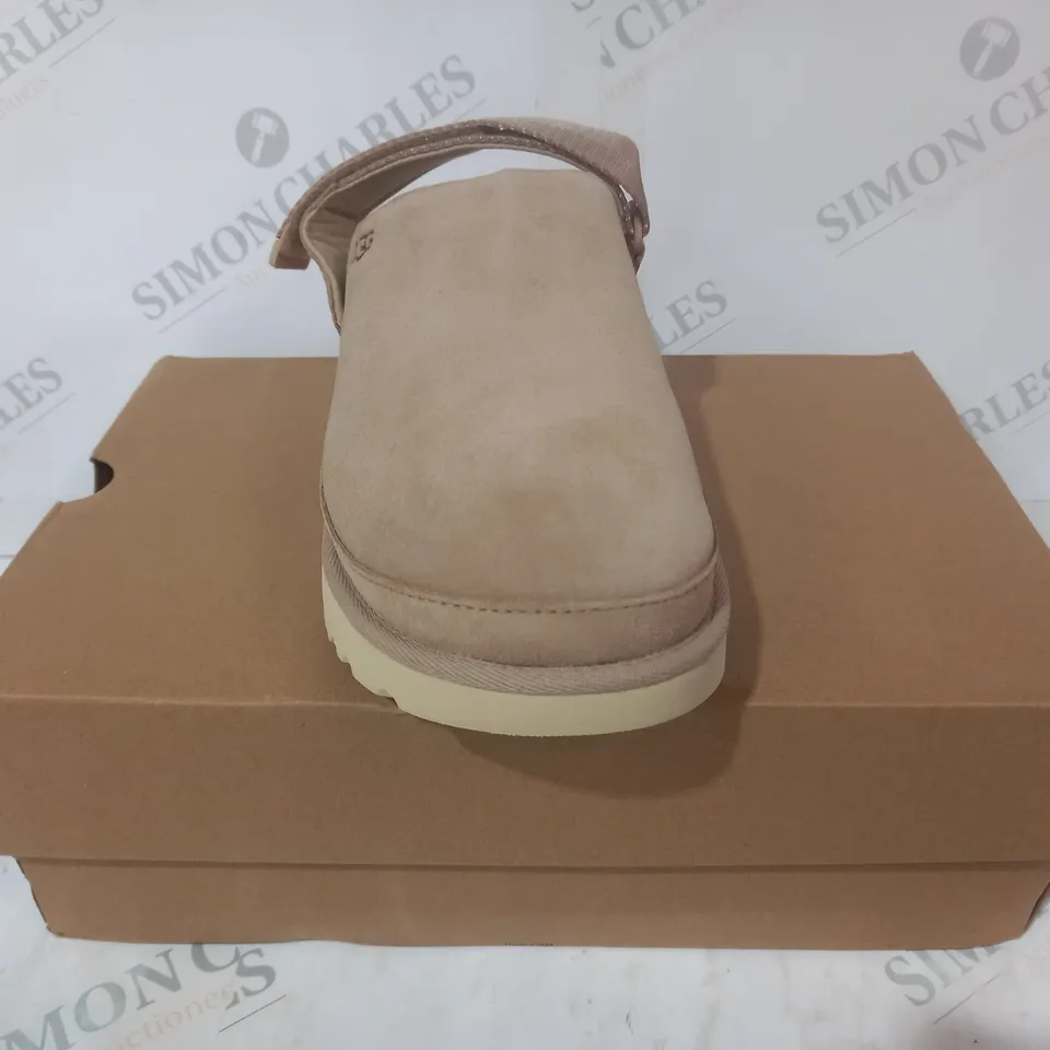 BOXED PAIR OF UGG GOLDENSTAR CLOGS IN BEIGE UK SIZE 7
