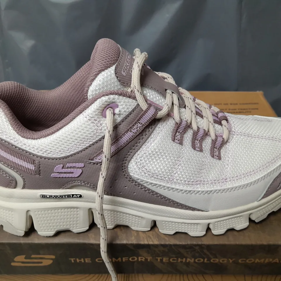 BOXED SKECHERS SUMMIT OUTDOOR TRAINERS IN MAUVE - SIZE UK 6