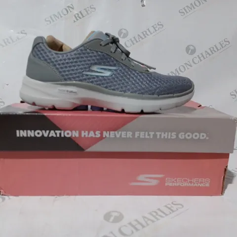 BOXED PAIR OF SKECHERS GO WALK 6 TRAINERS IN GREY SIZE 4