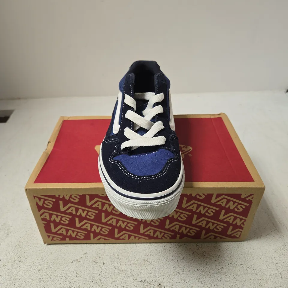 VANS NAVY SUEDE/MESH TRAINERS WITH WHITE SIDE STRIPE – UK 4