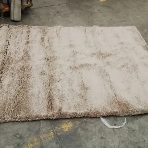 QUALITY DESIGNER AREA RUG - APPROXIMATELY 290X200CM