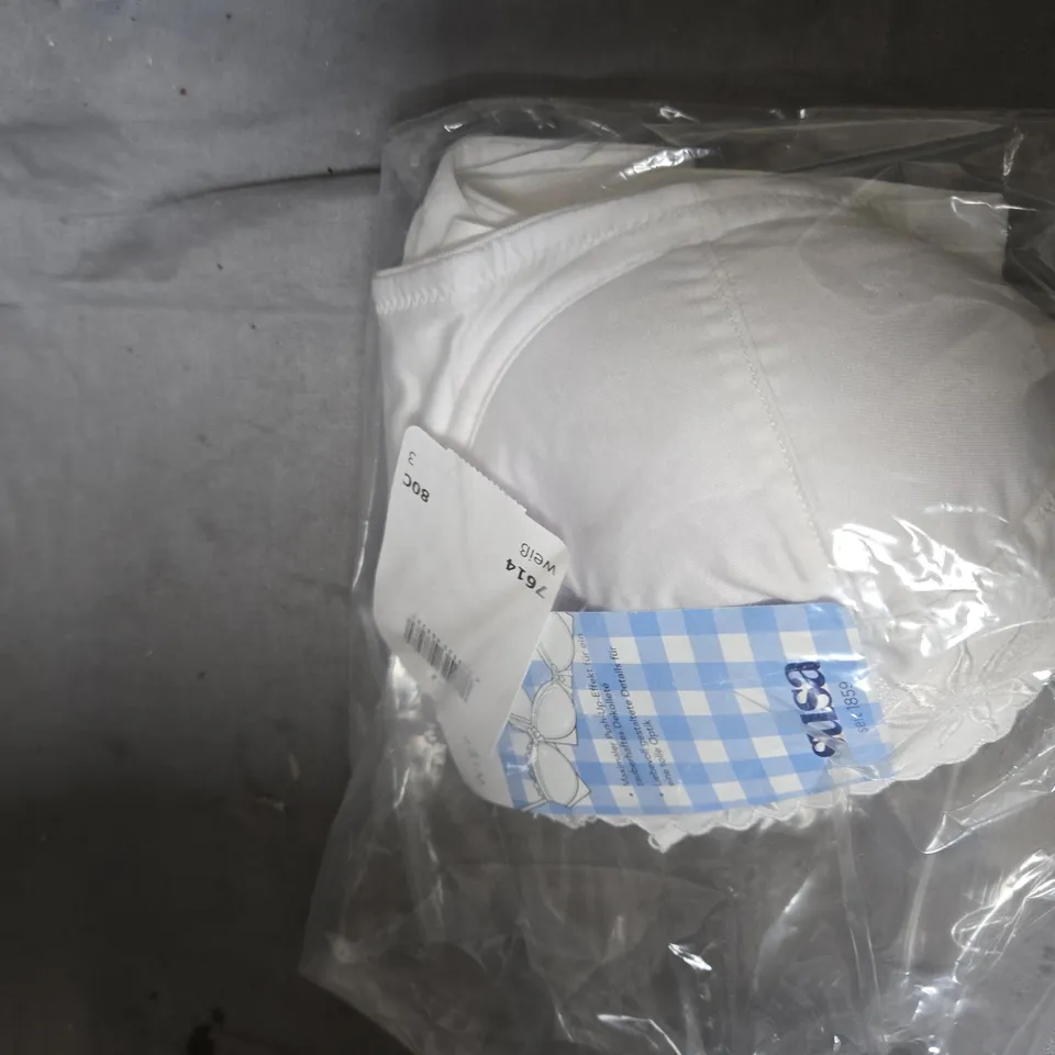 BOX OF APPROXIMATELY 25 ASSORTED CLOTHING ITEMS INCLUDING NESSA BRA , SUSA BRA , MARIE JO BRIEFS AND WHAT KATIE DID BRIEFS 