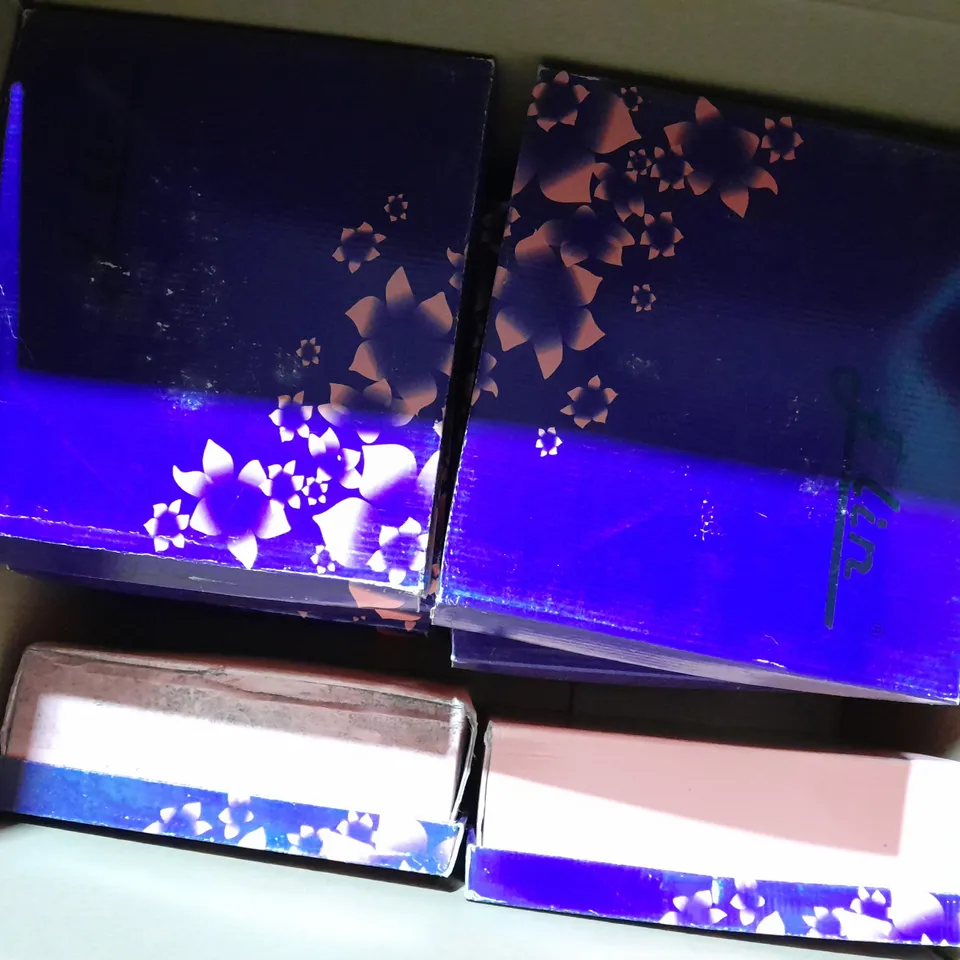 APPROXIMATELY 10 BOXED PAIR OF BOOTS TO INCLUDE SIZE 39EU