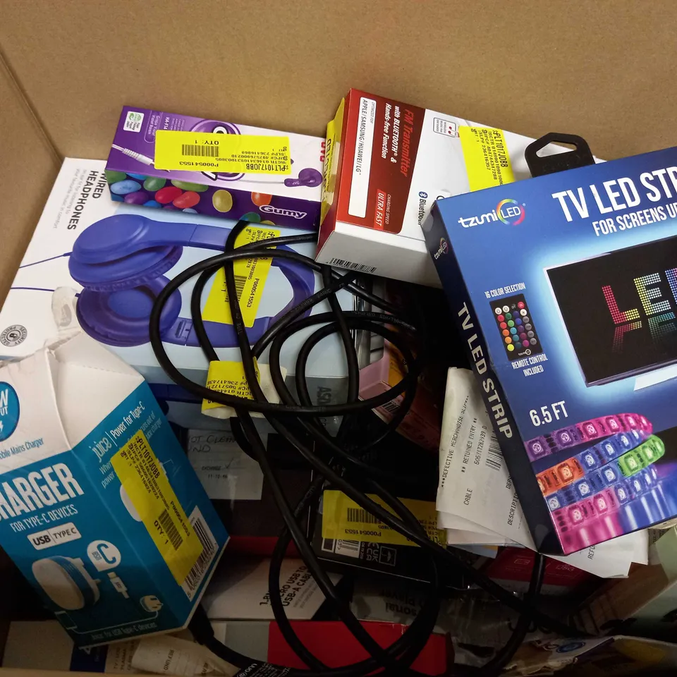 LOT OF APPROX. 20 ASSORTED ELECTRICALS INCLUDING LED STRIPS, HEADPHONES, USB CABLES