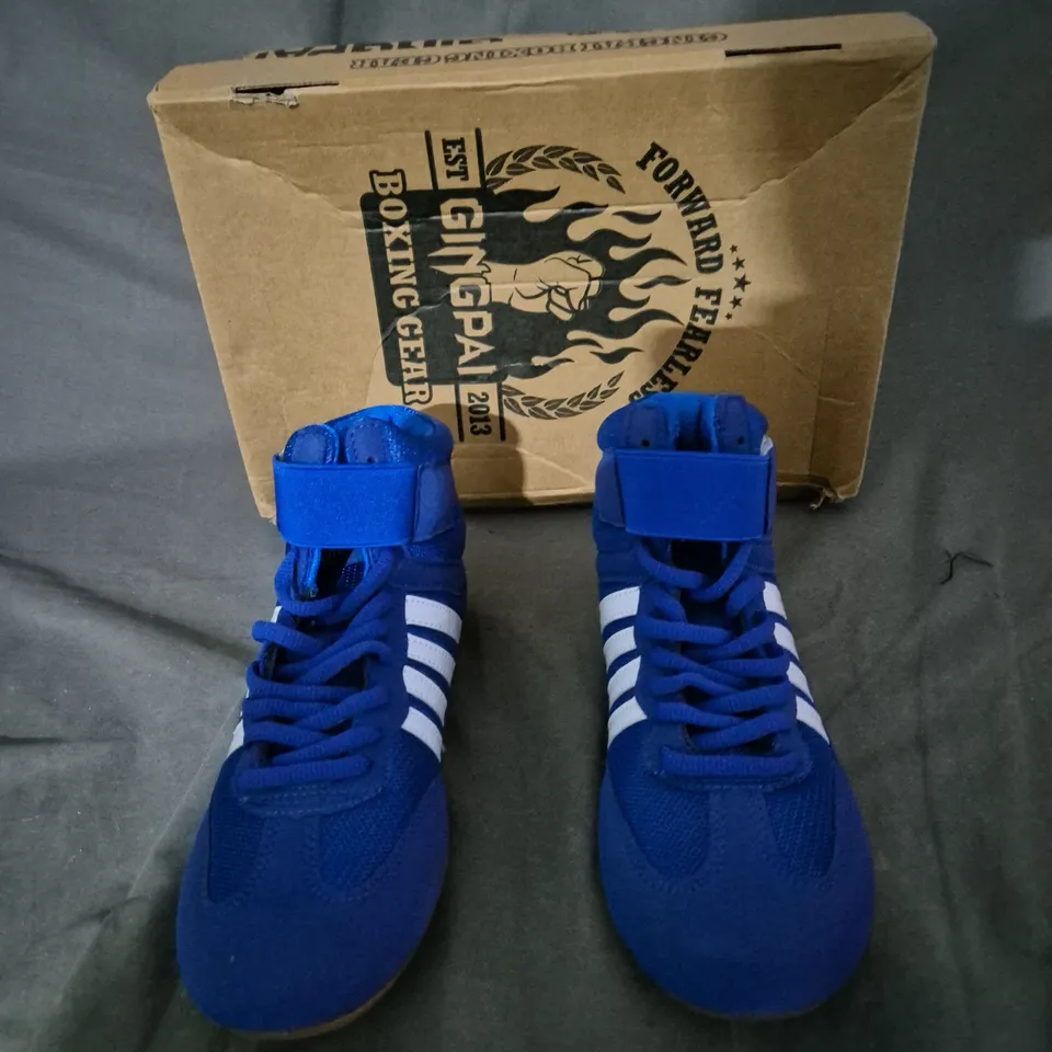 BOXED PAIR OF GINGPAI BOXING SHOES - NAVY UK 3.5