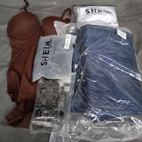 APPROXIMATELY 35 ASSORTED CLOTHING ITEMS IN VARIOUS SIZES, STYLES & COLOURS TO INCLUDE TOPS, JACKET, DRESSES, ETC - COLLECTION ONLY