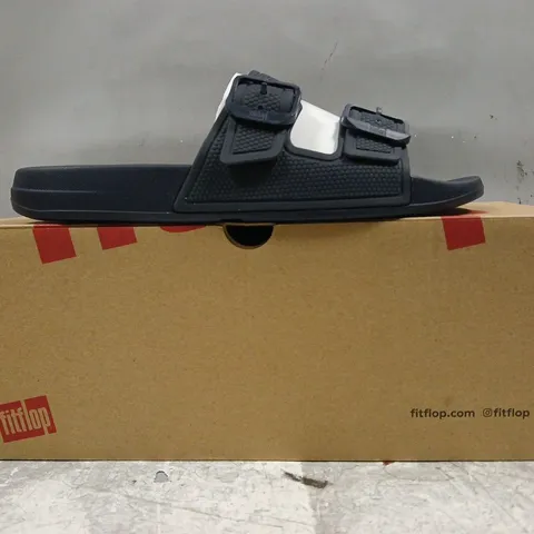 BOXED PAIR OF FITFLOP IQUSHION TWO-BAR BUCKLE SLIDERS IN MIDNIGHT NAVY SIZE UK 6