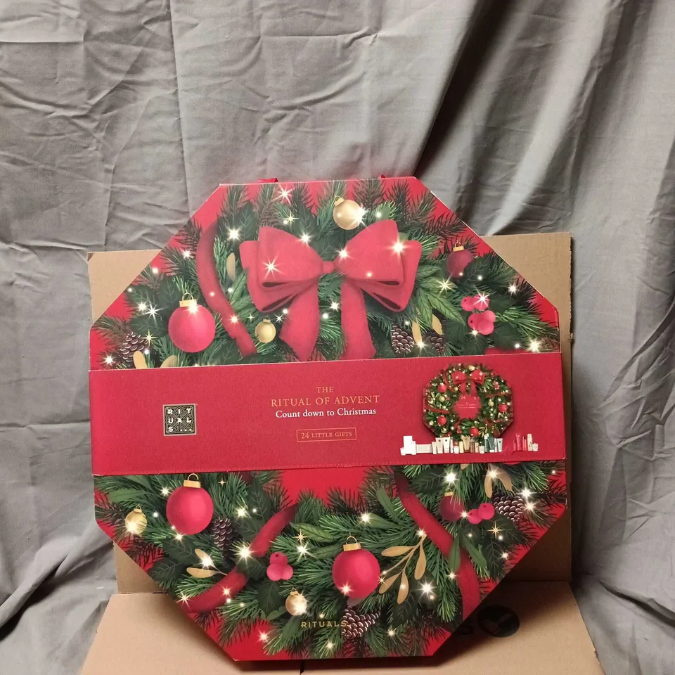 THE RITUAL OF ADVENT, COUNTDOWN TO CHRISTMAS. "24 LITTLE GIFTS"