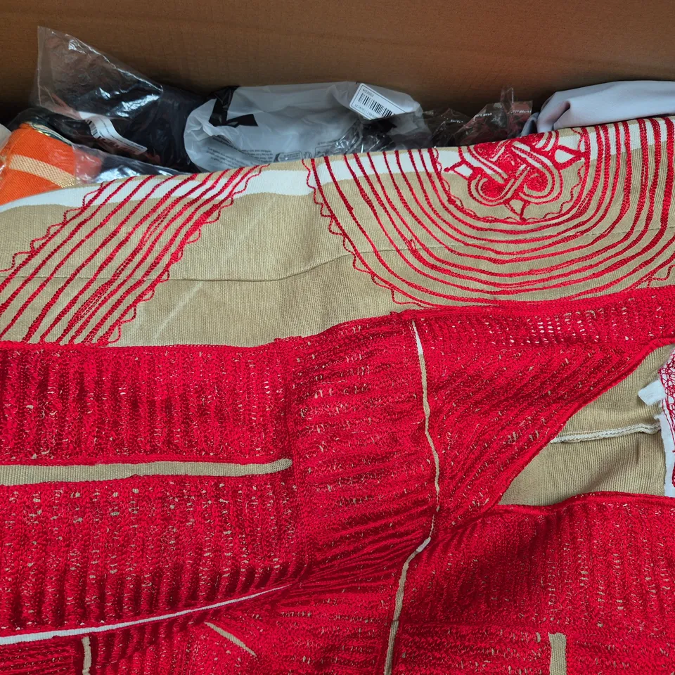 BOX OF APPROXIMATELY 20 ASSORTED CLOTHING AND FASHION ITEMS IN VARIOUS STYLES, SIZES, AND COLOURS - COLLECTION ONLY