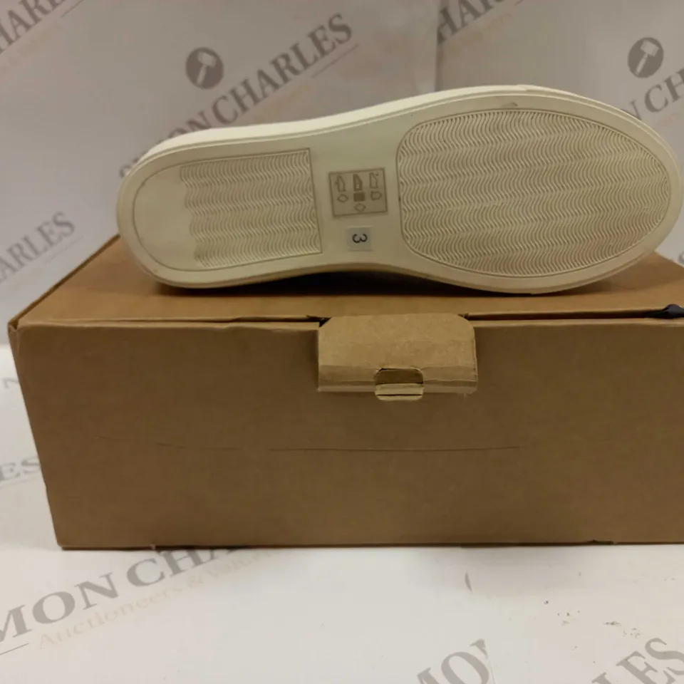 BOXED PAIR OF MAISON DE NIMES LEATHER ZIP SIDE TRAINERS IN BLACK - SIZE 3