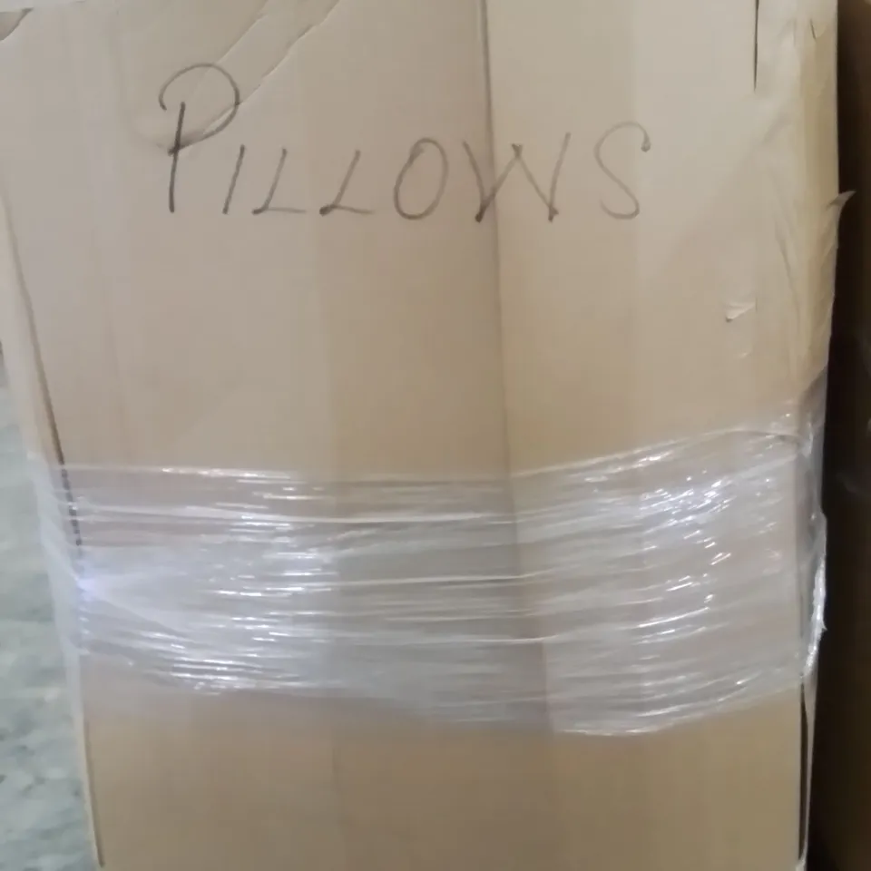 PALLET CONTAINING LARGE QUANTITY OF PILLOWS