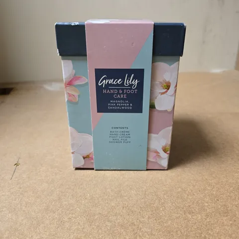 GRACE LILY HAND & FOOT CARE GIFT BOX SET β MAGNOLIA, PINK PEPPER & SANDALWOOD (BATH CREME, HAND CREAM, FOOT LOTION, NAIL FILE, SHOWER PUFF)